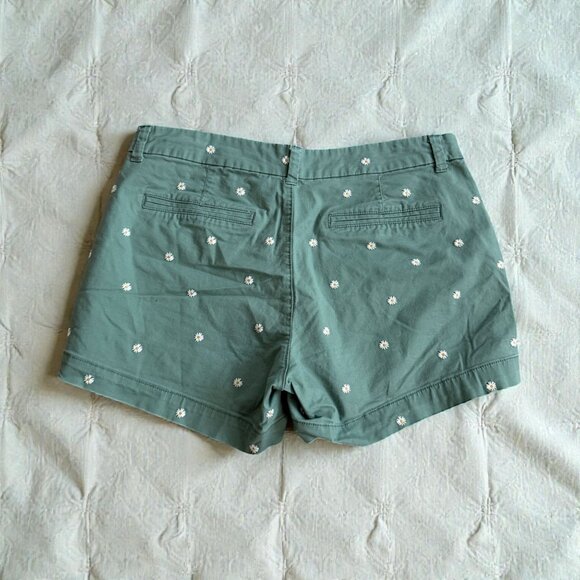 OLD NAVY Green Daisy Print Everyday Shorts Size 10 - Picture 1 of 11